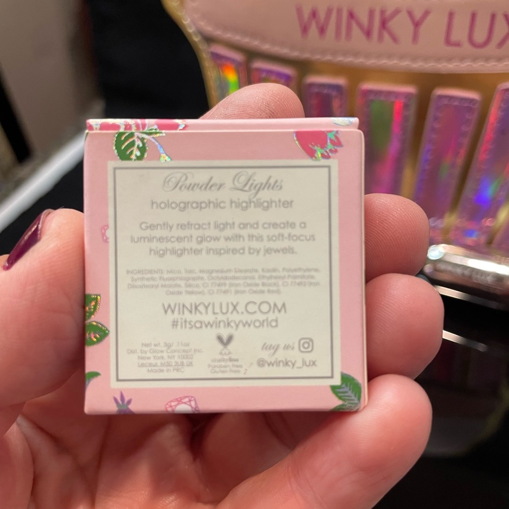 WINKY LUX Lipstick Duo, Highlighter and Eyeshadow with Cupcake Cosmetic Bag - Picture 4 of 8